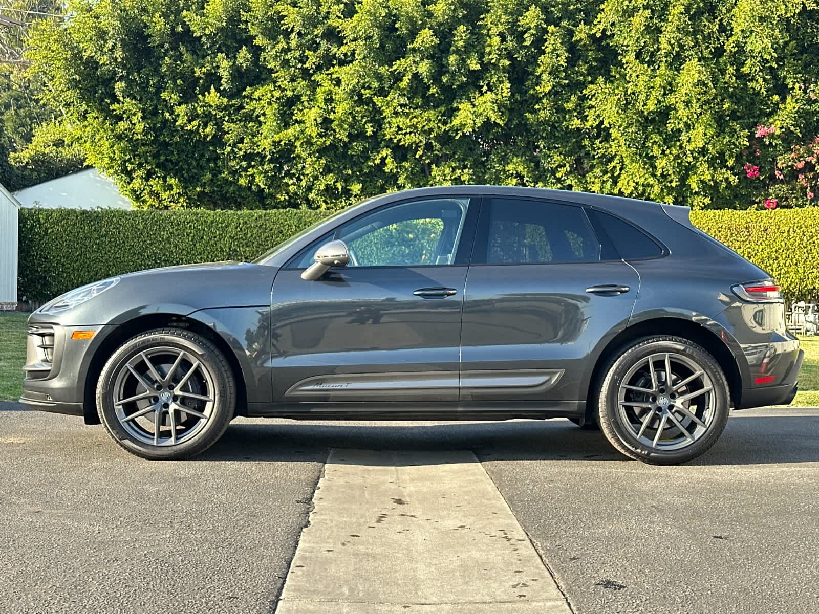 Thumbnail: 2025 Porsche Macan - 2