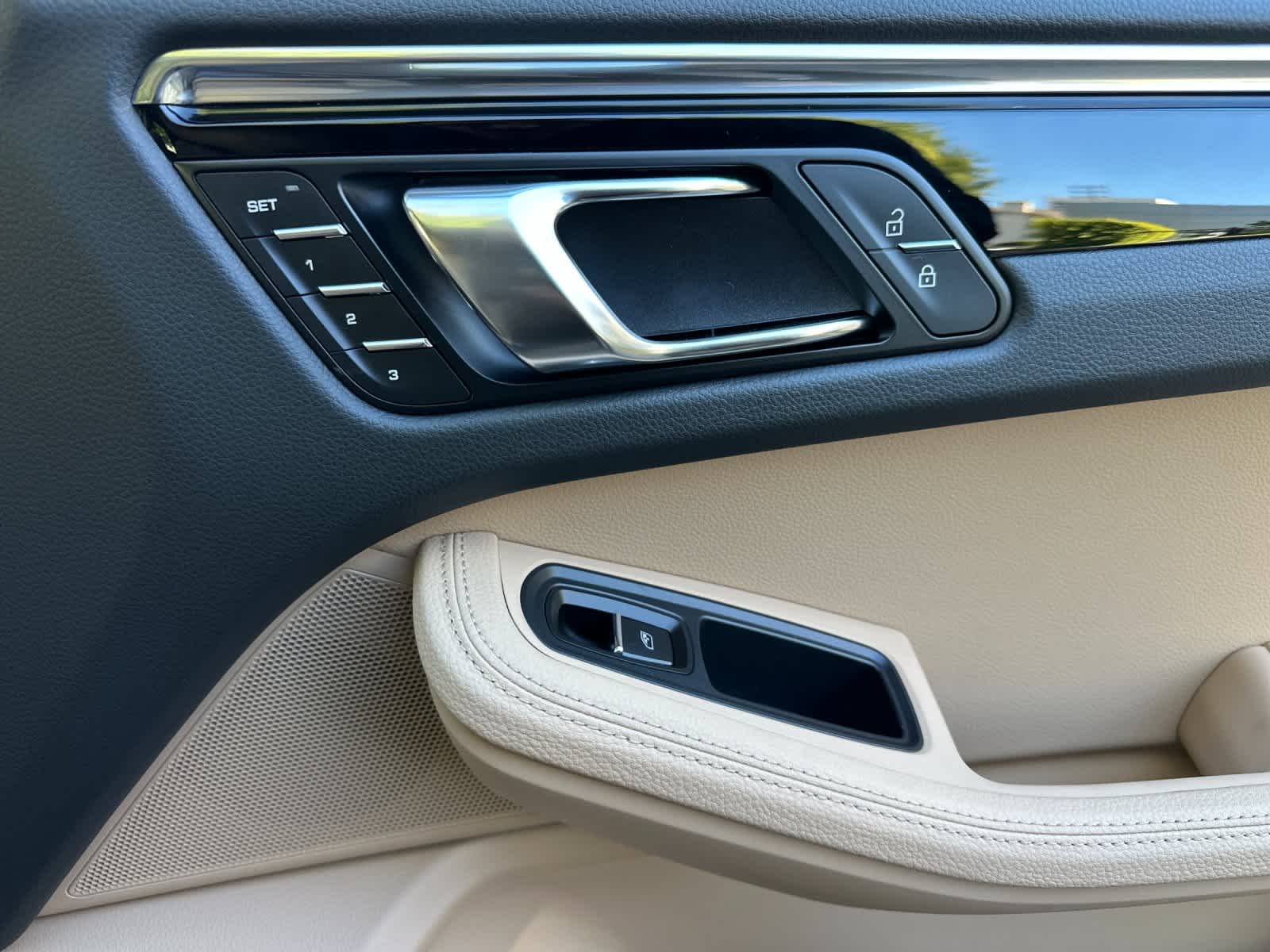 Thumbnail: 2026 Porsche Macan - 19