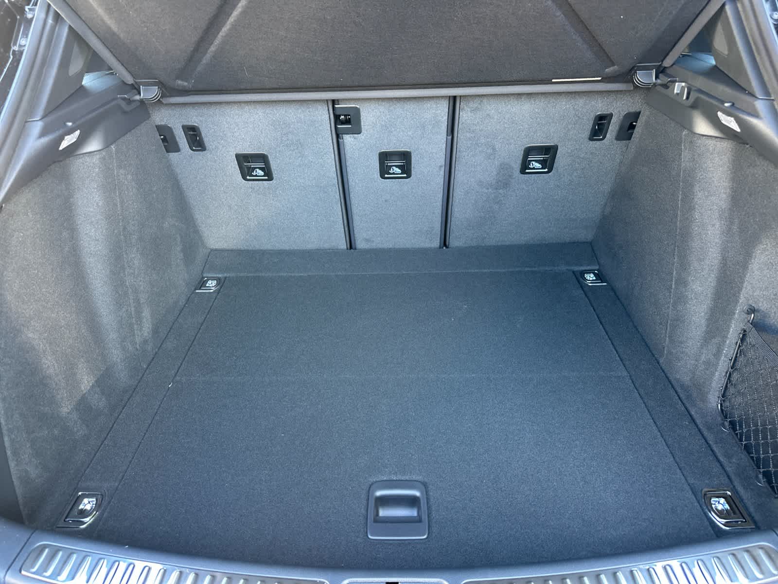 Thumbnail: 2026 Porsche Macan - 16