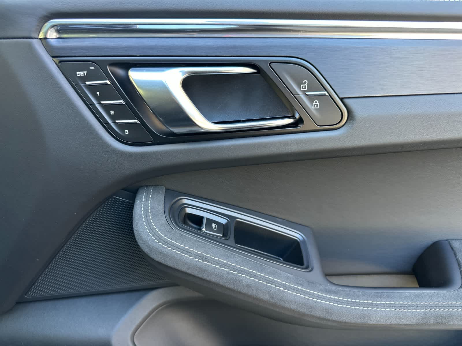 Thumbnail: 2026 Porsche Macan - 19