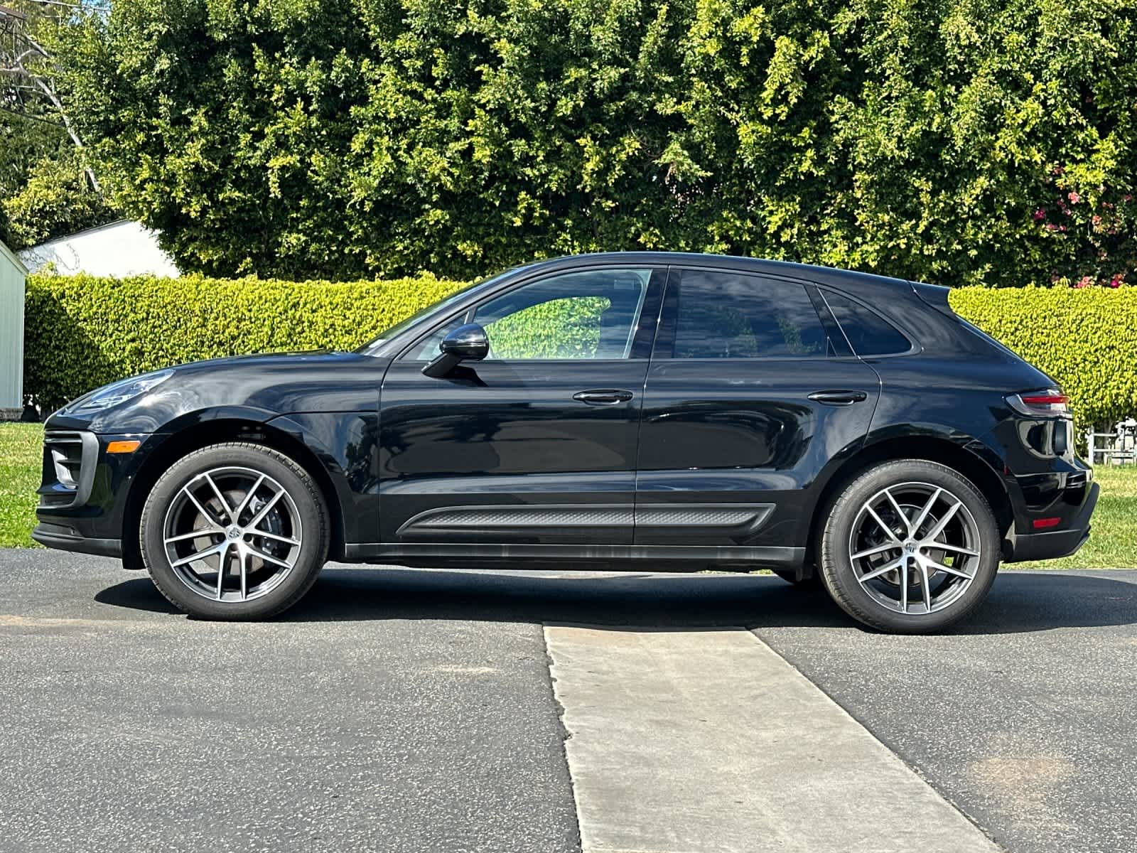 Thumbnail: 2025 Porsche Macan - 2