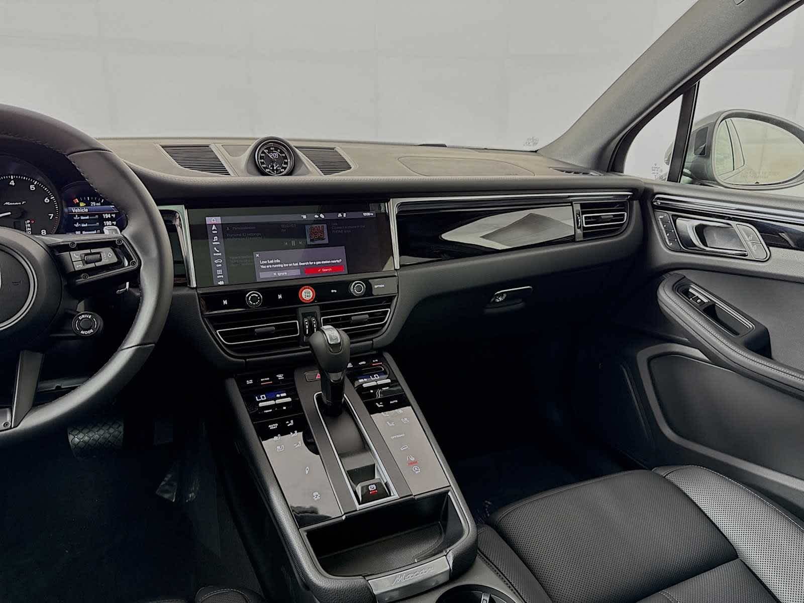 Thumbnail: 2026 Porsche Macan - 19