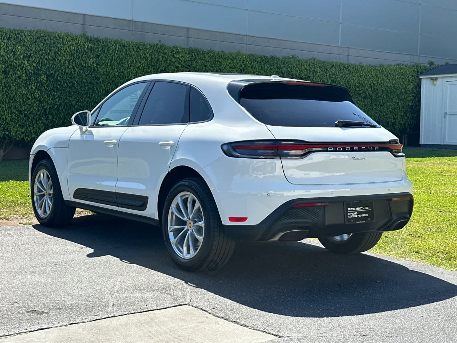 Thumbnail: 2025 Porsche Macan - 2