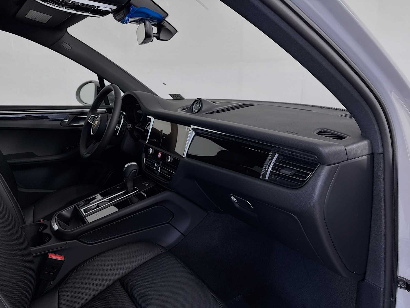 Thumbnail: 2026 Porsche Macan - 22