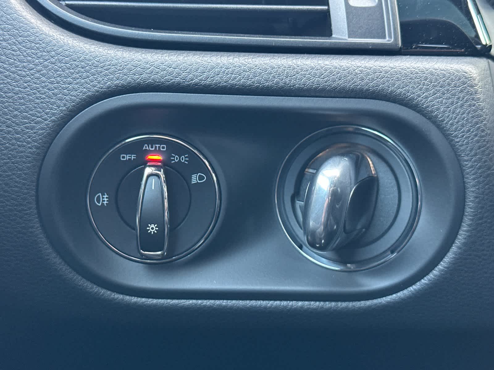 Thumbnail: 2026 Porsche Macan - 29