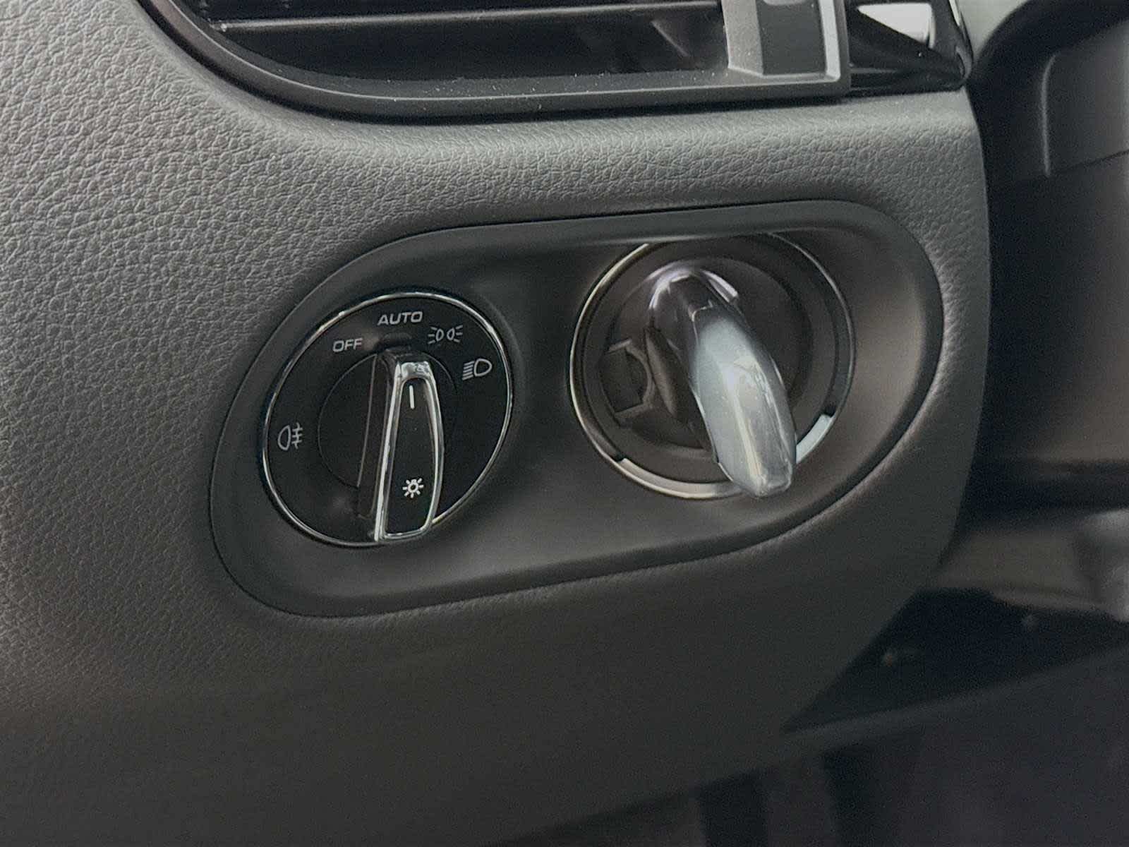 Thumbnail: 2026 Porsche Macan - 11