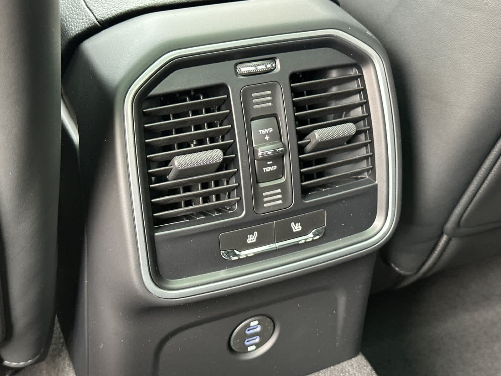 Thumbnail: 2026 Porsche Macan - 14