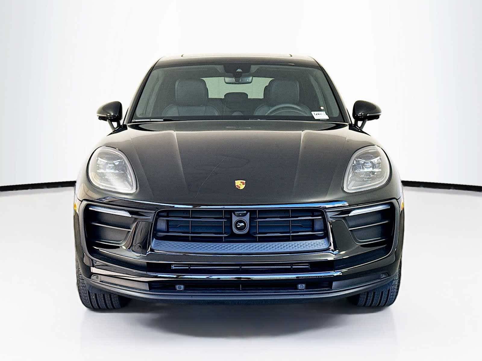 Thumbnail: 2026 Porsche Macan - 10