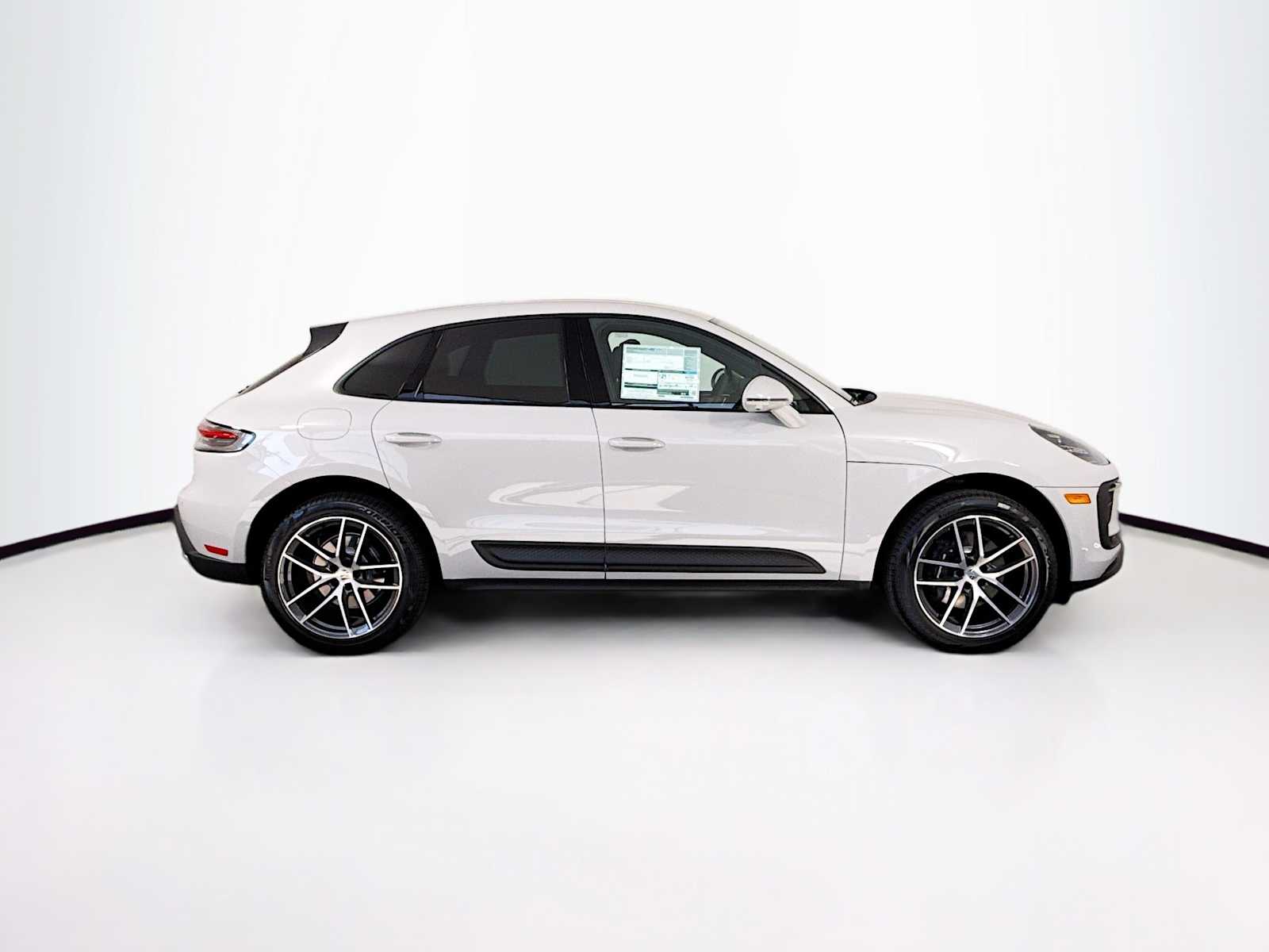 Thumbnail: 2026 Porsche Macan - 8