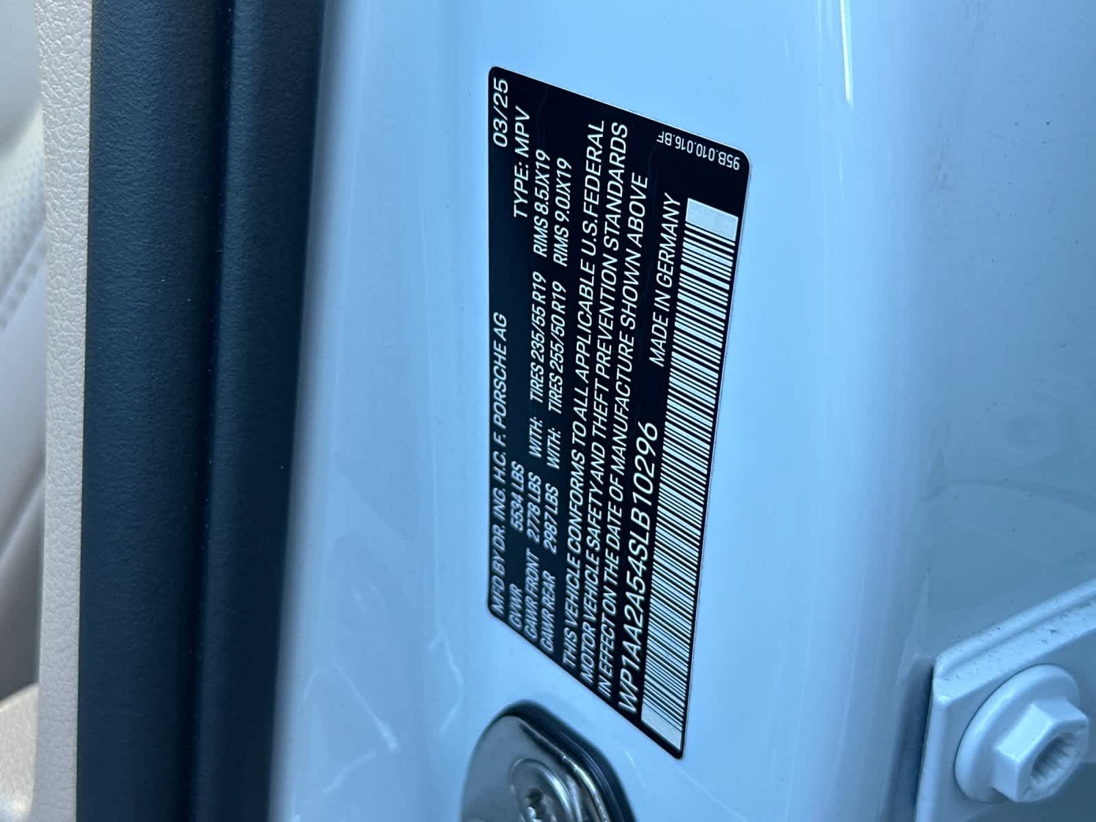 Thumbnail: 2025 Porsche Macan - 32