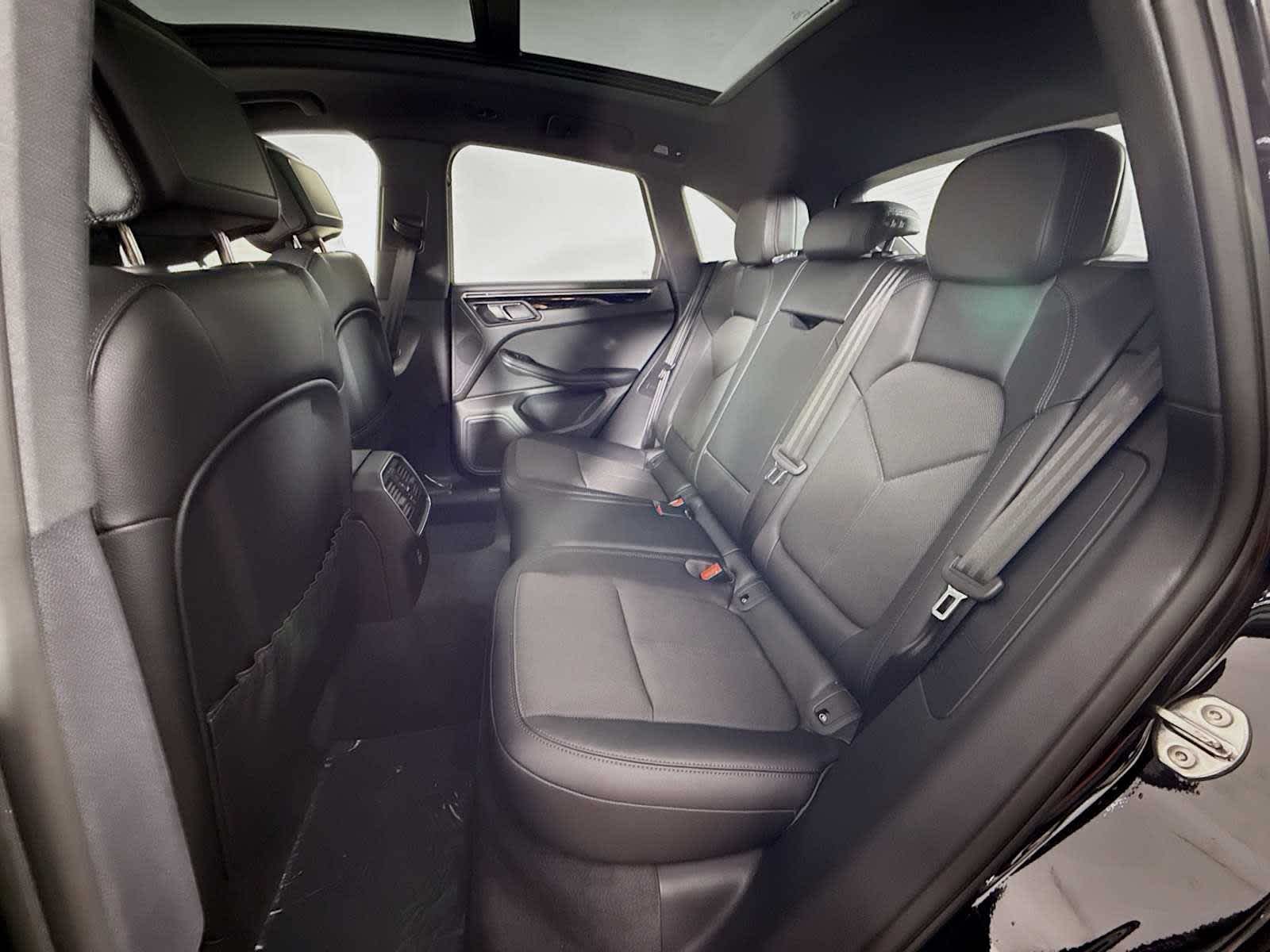 Thumbnail: 2026 Porsche Macan - 17