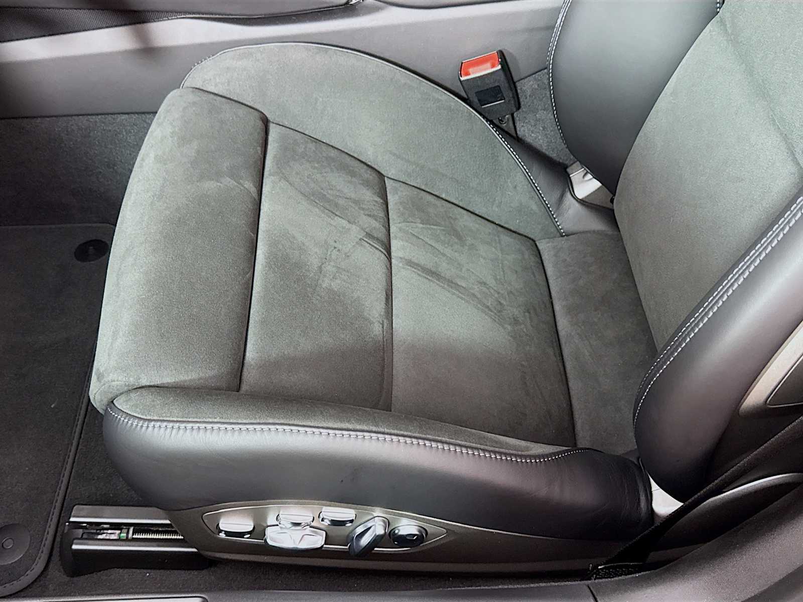 Thumbnail: 2025 Porsche  - 14