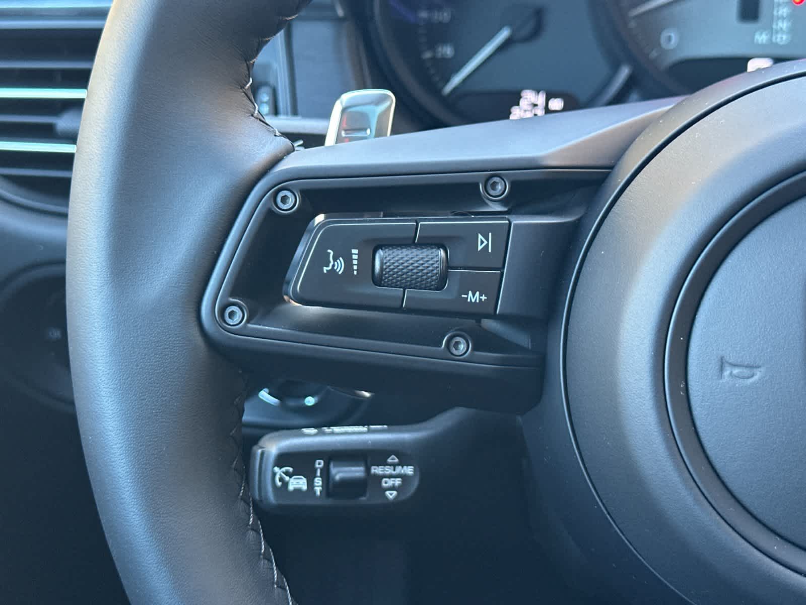 Thumbnail: 2026 Porsche Macan - 27