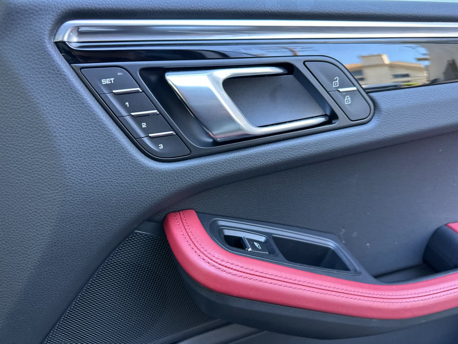 Thumbnail: 2025 Porsche Macan - 19