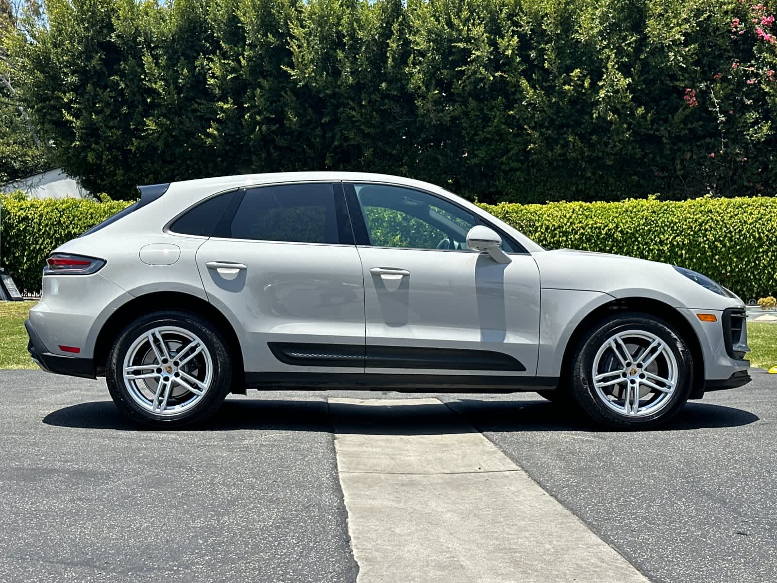 Thumbnail: 2025 Porsche Macan - 9