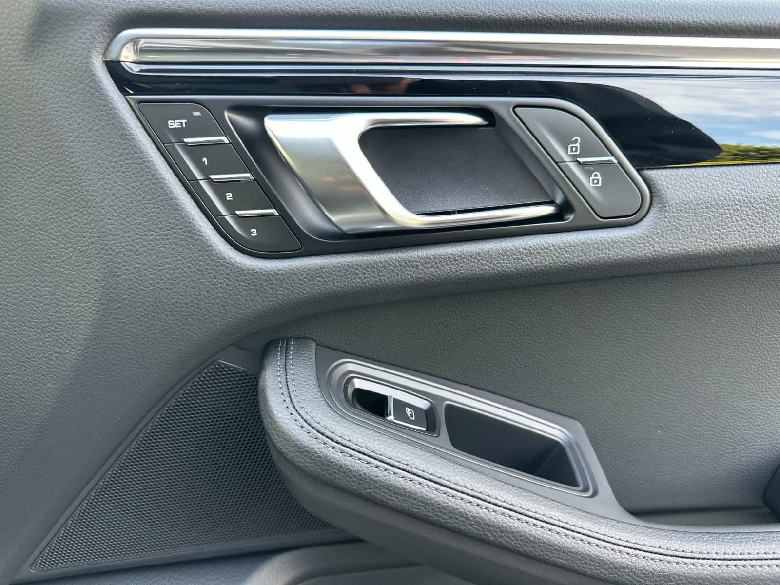 Thumbnail: 2026 Porsche Macan - 19