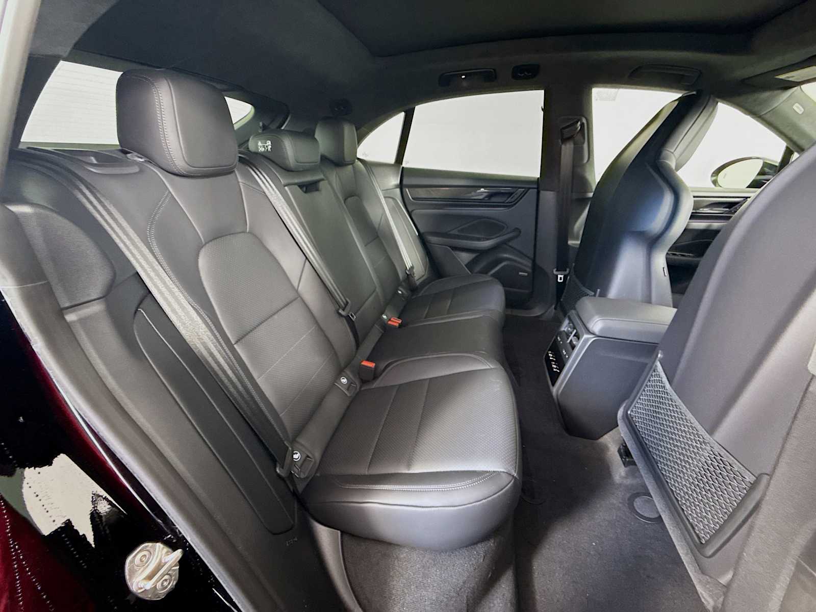 Thumbnail: 2025 Porsche Macan - 20