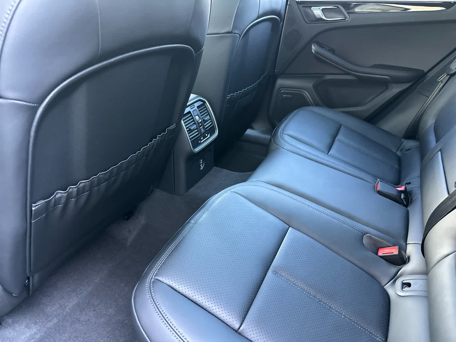 Thumbnail: 2026 Porsche Macan - 13