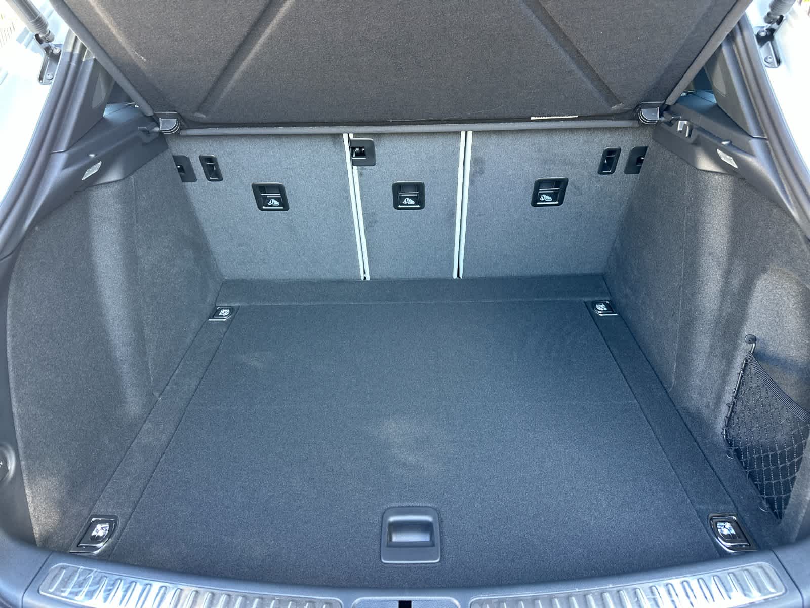 Thumbnail: 2026 Porsche Macan - 16