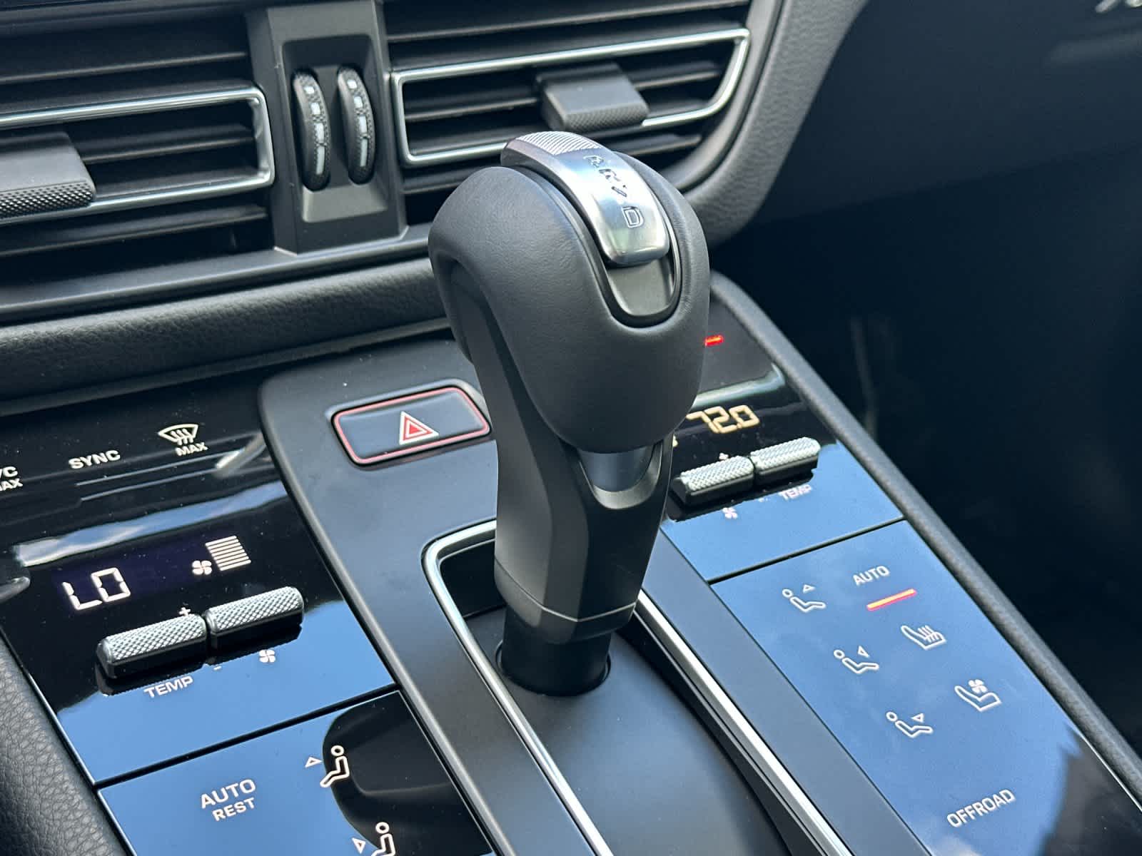 Thumbnail: 2026 Porsche Macan - 25