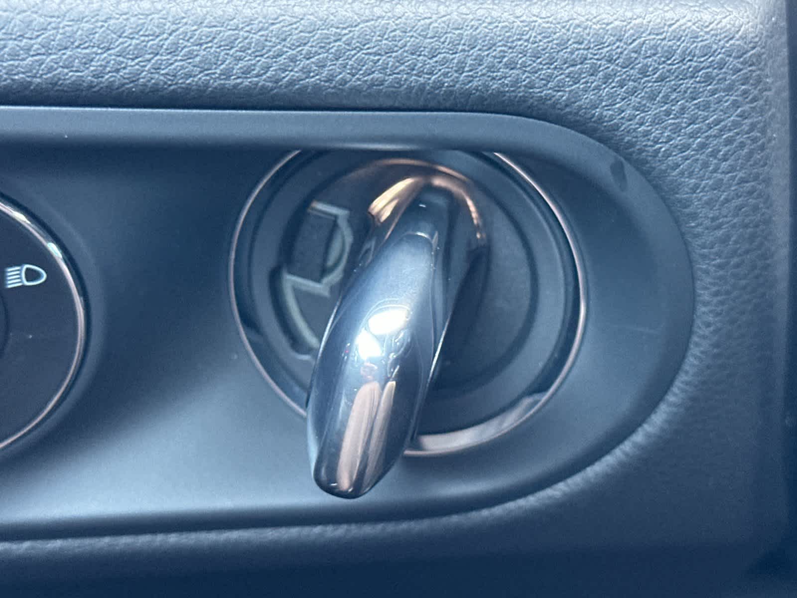 Thumbnail: 2026 Porsche Macan - 26