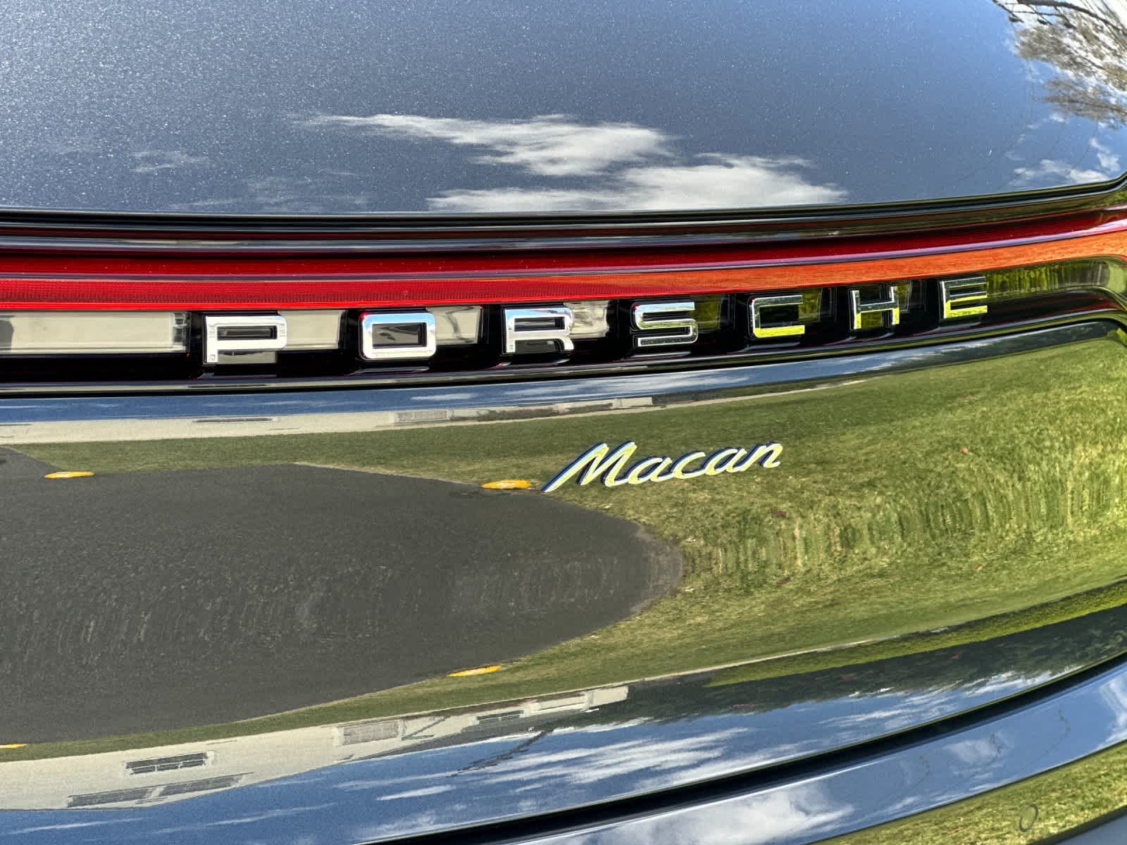 Thumbnail: 2026 Porsche Macan - 32