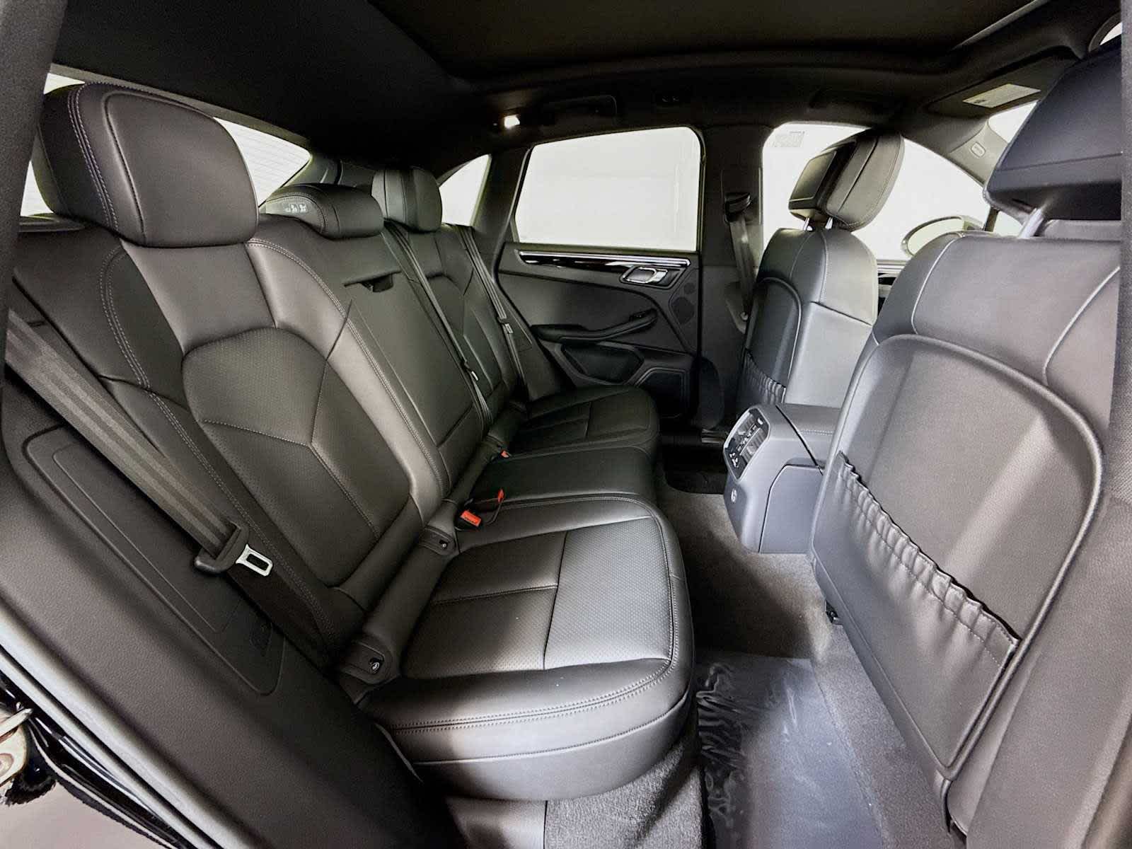 Thumbnail: 2025 Porsche Macan - 20