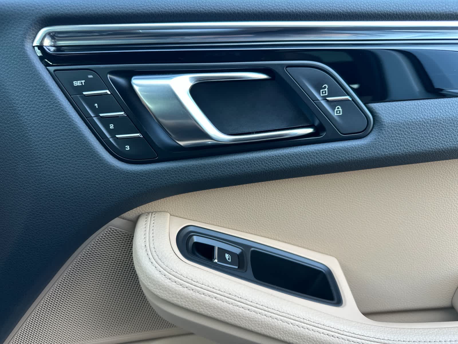 Thumbnail: 2025 Porsche Macan - 19