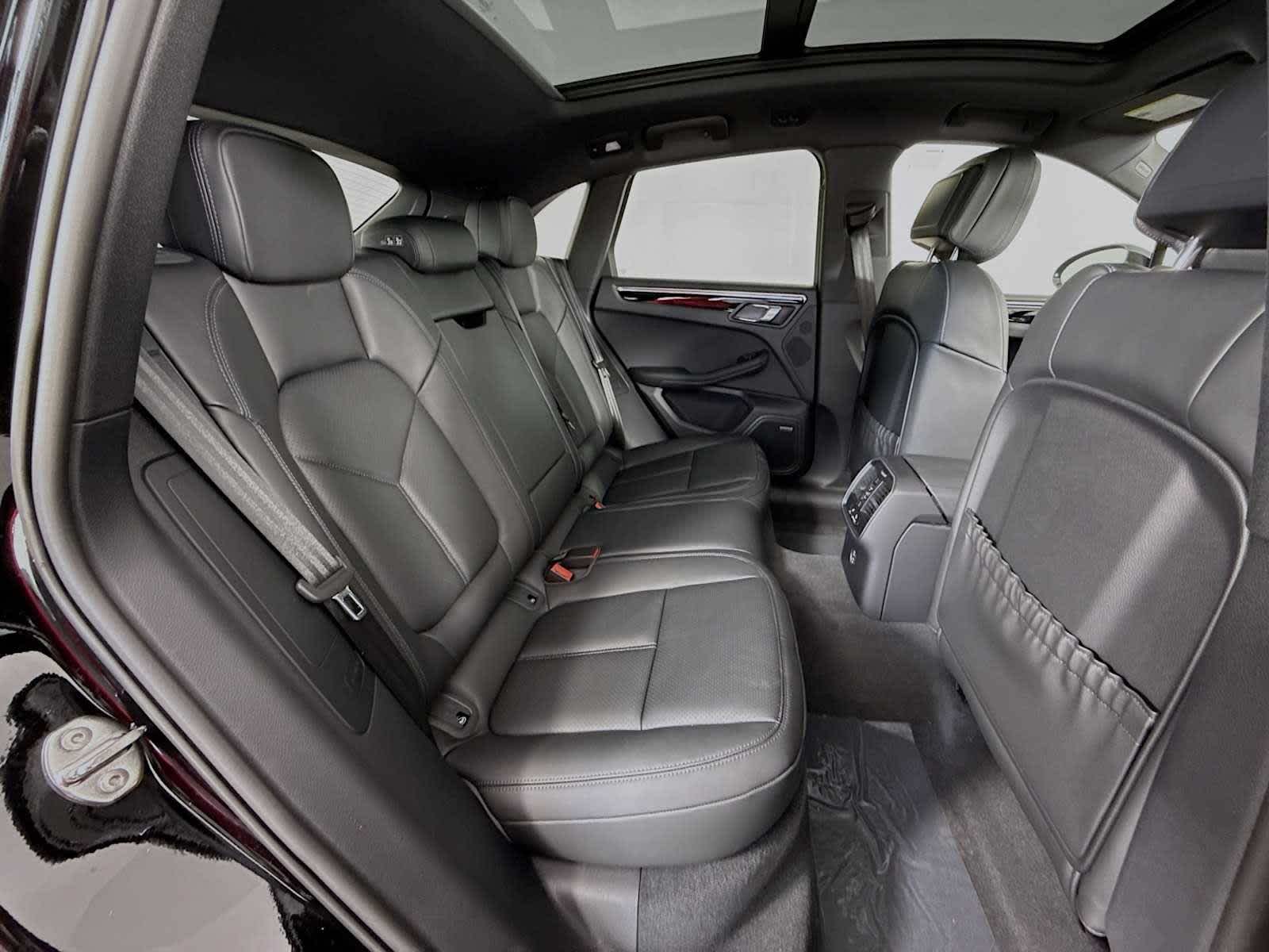 Thumbnail: 2026 Porsche Macan - 20