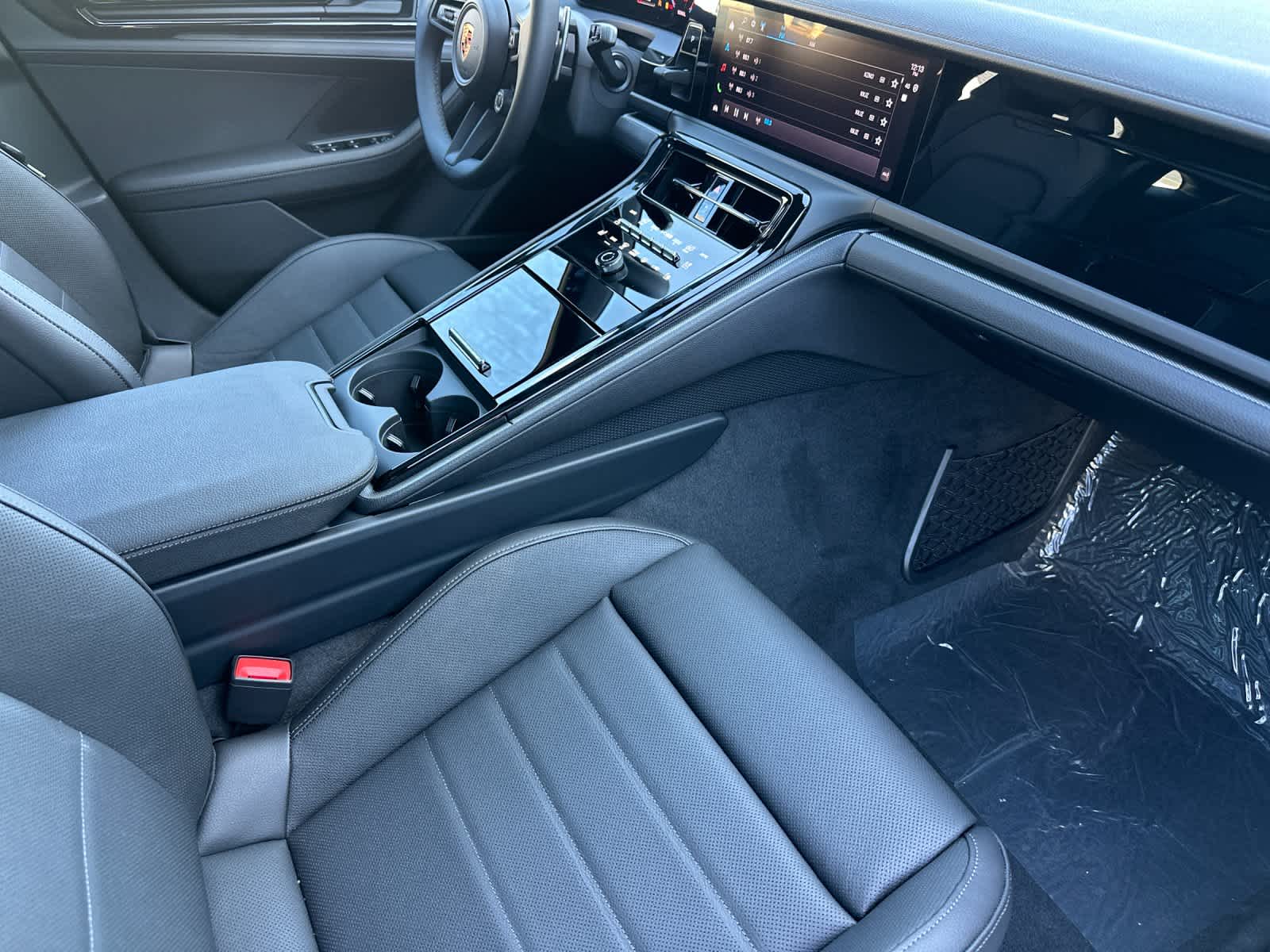 Thumbnail: 2026 Porsche Panamera - 17