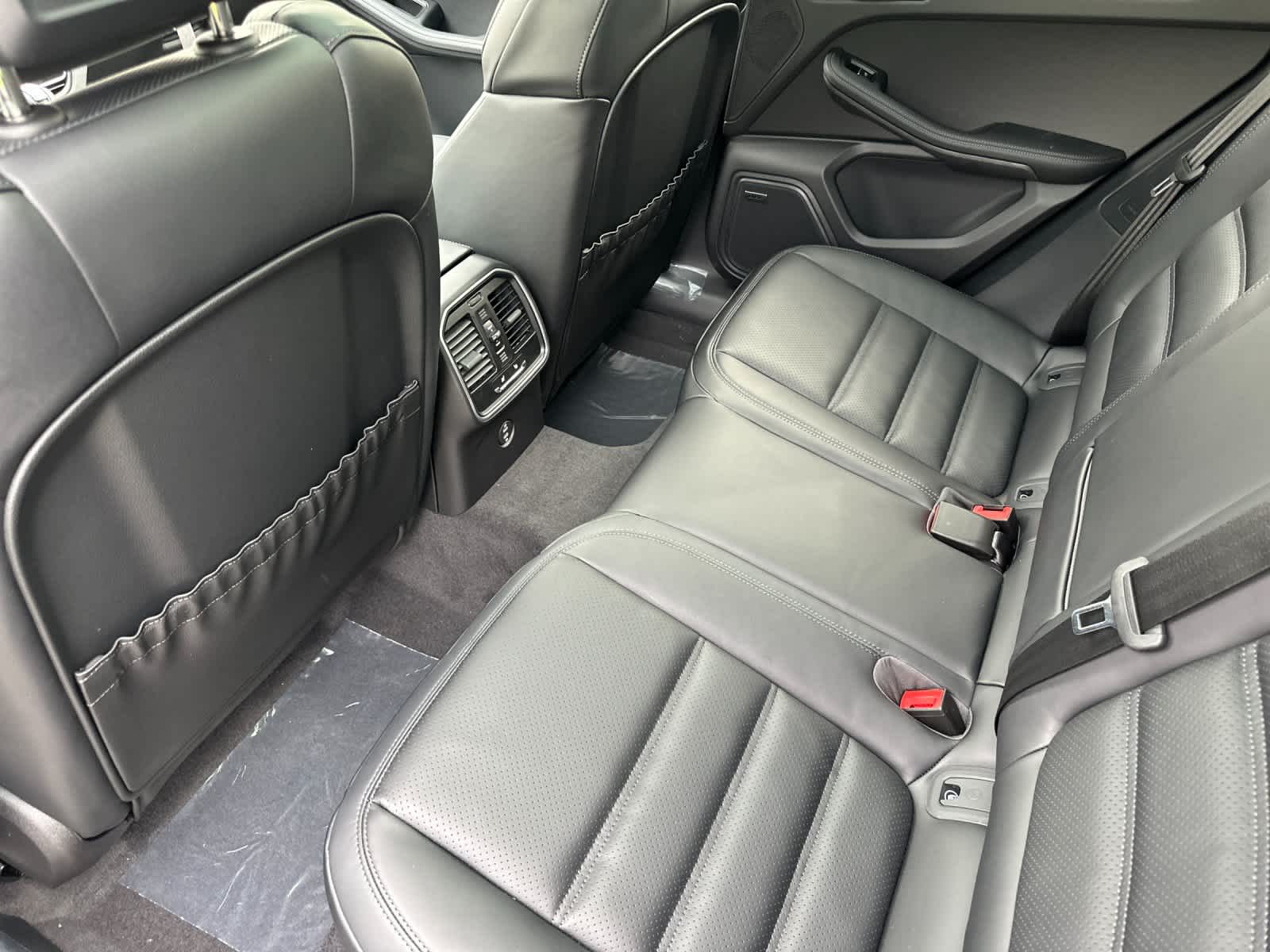 Thumbnail: 2026 Porsche Macan - 13