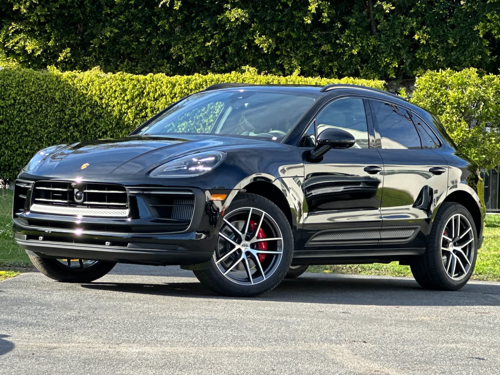 Thumbnail: 2026 Porsche Macan - 1