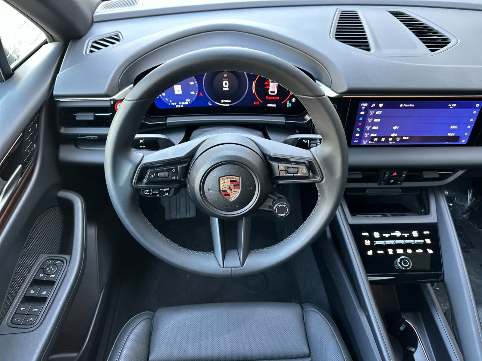 Thumbnail: 2025 Porsche Macan - 15