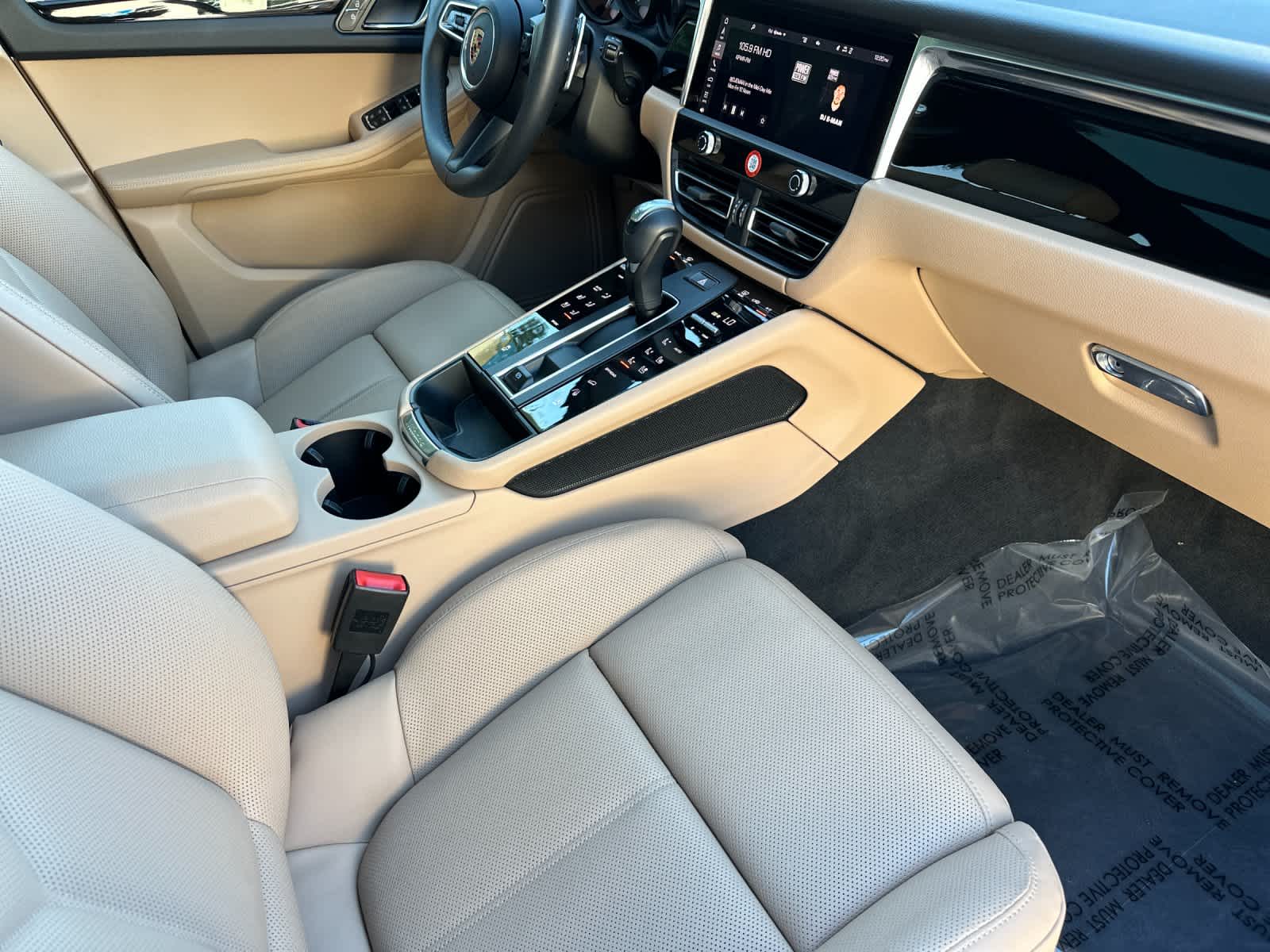 Thumbnail: 2025 Porsche Macan - 17