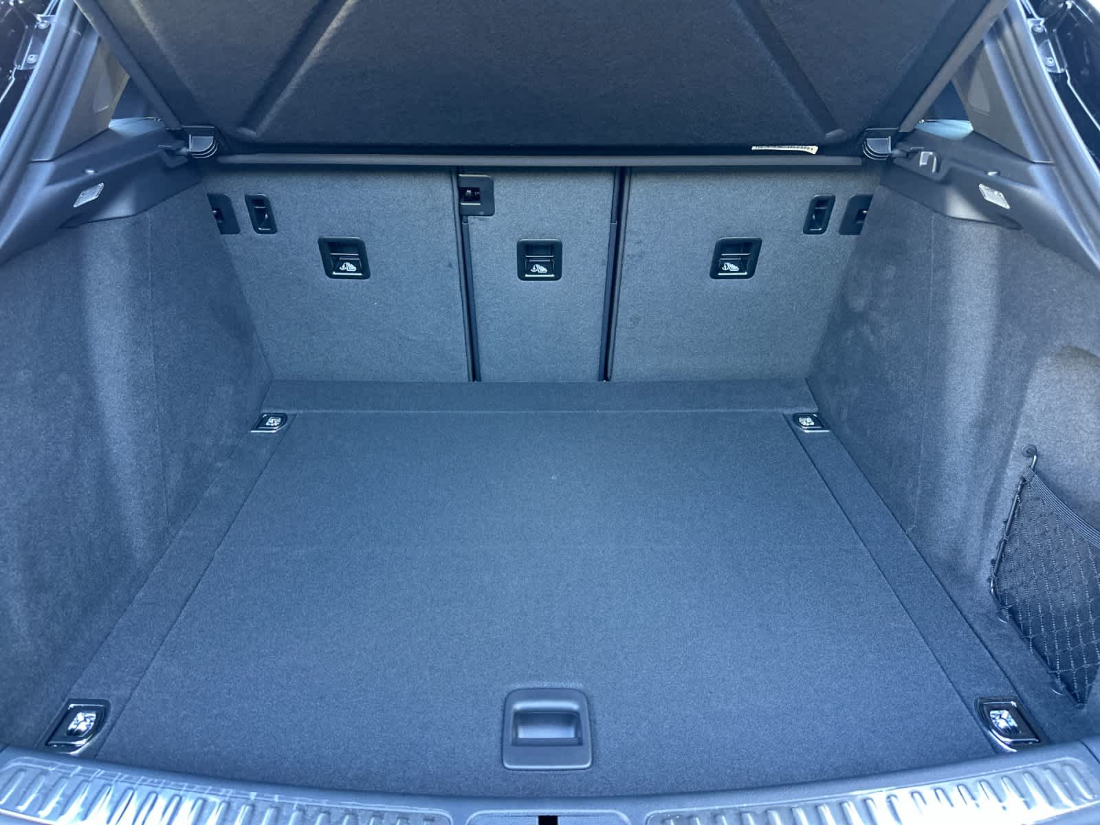 Thumbnail: 2026 Porsche Macan - 16