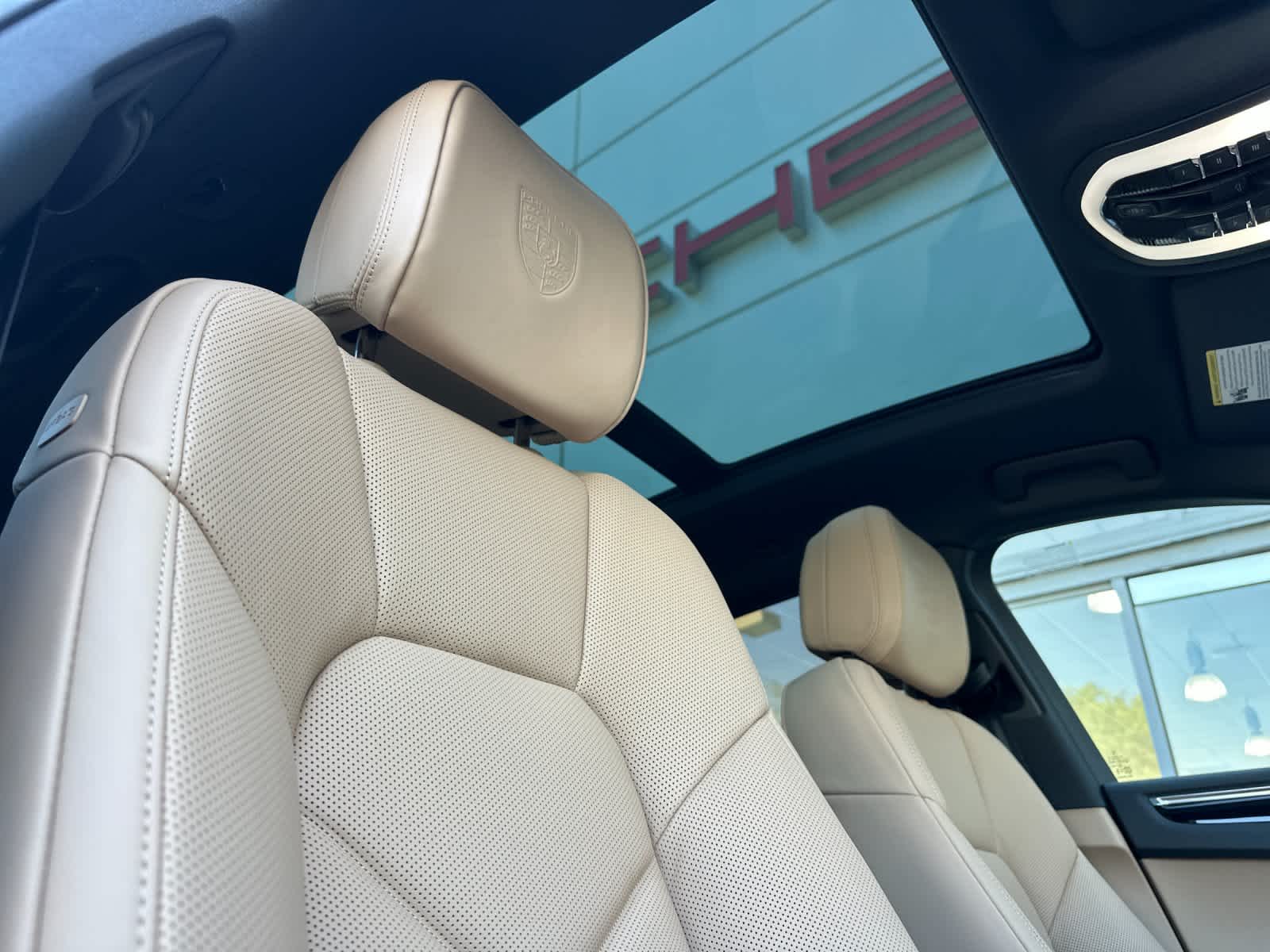 Thumbnail: 2026 Porsche Macan - 18