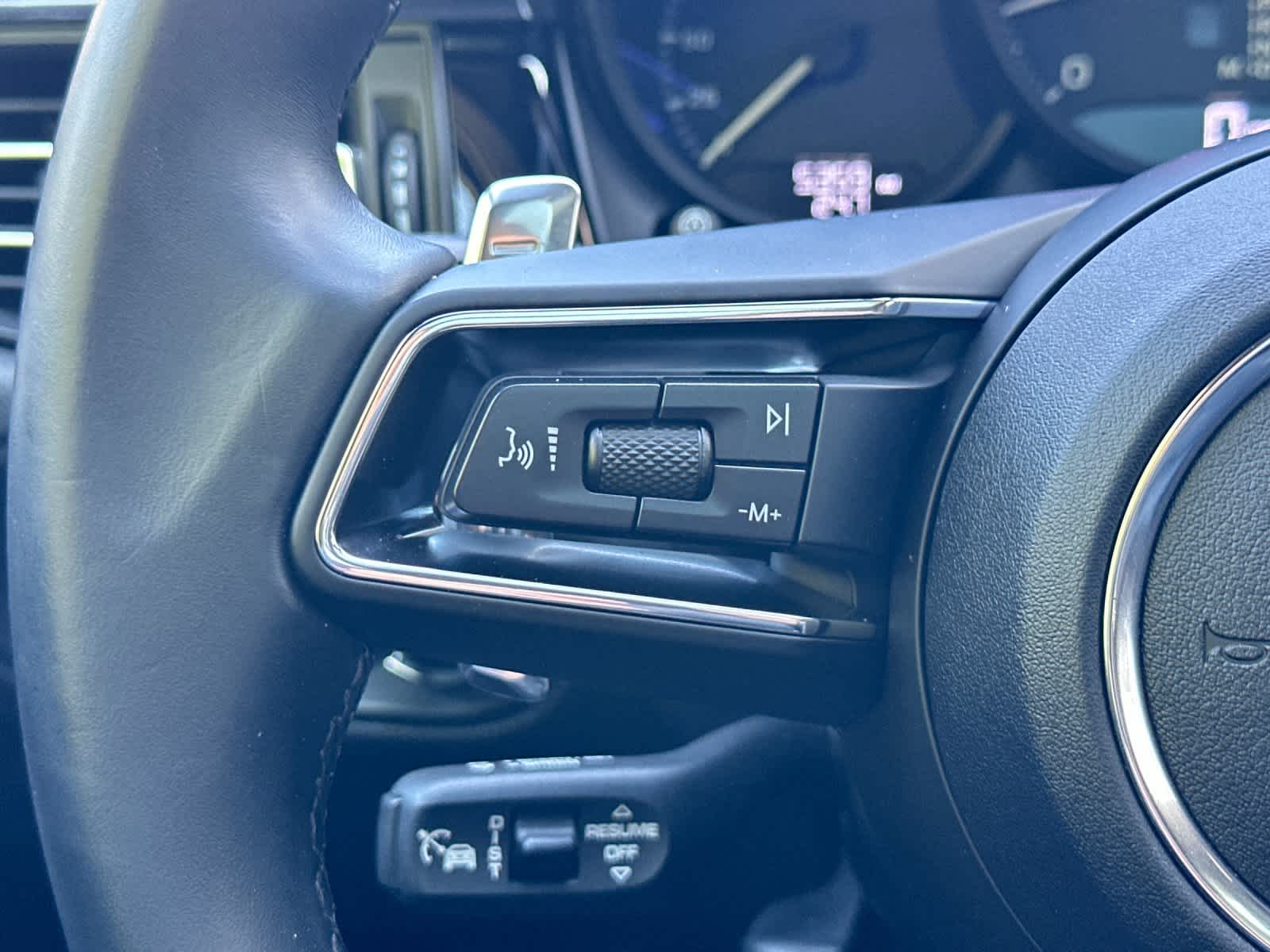 Thumbnail: 2025 Porsche Macan - 26