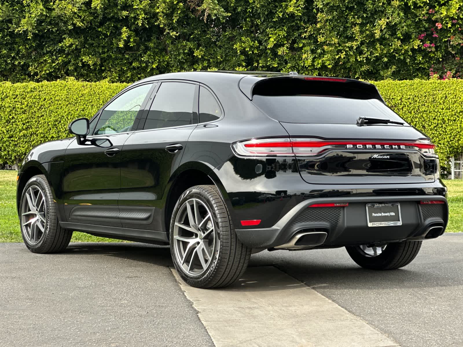 Thumbnail: 2026 Porsche Macan - 3