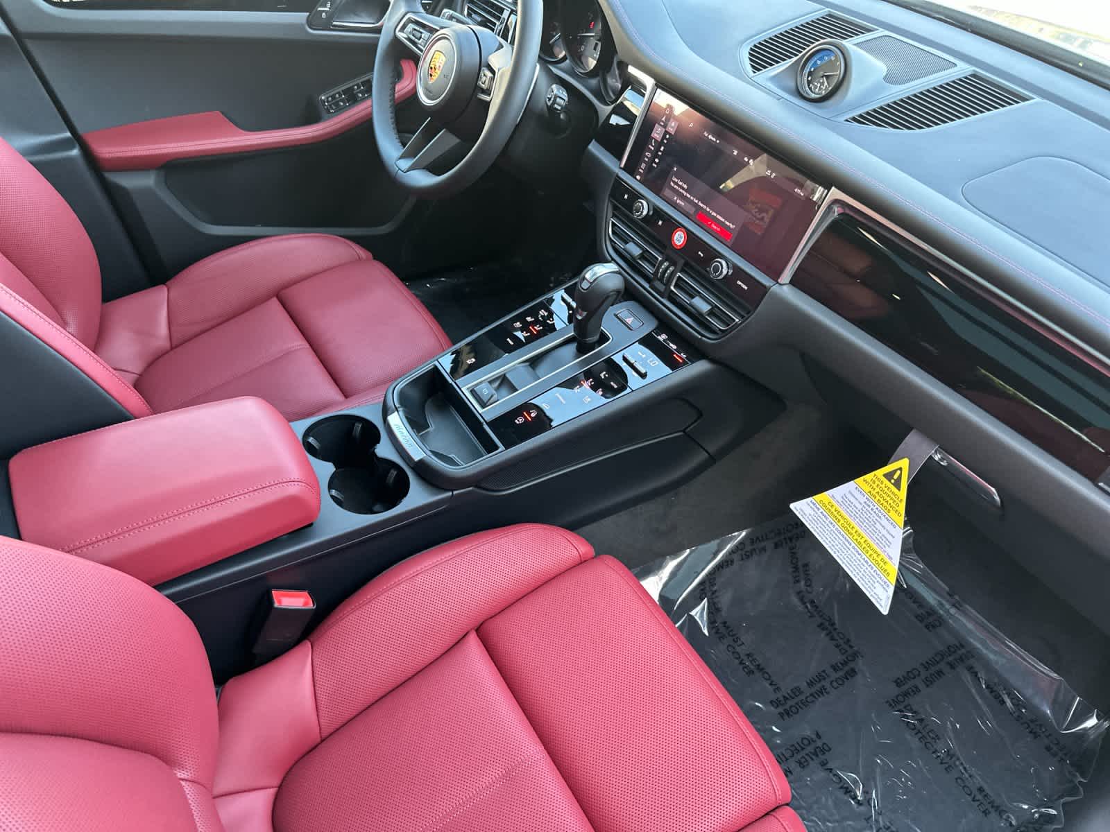 Thumbnail: 2026 Porsche Macan - 17