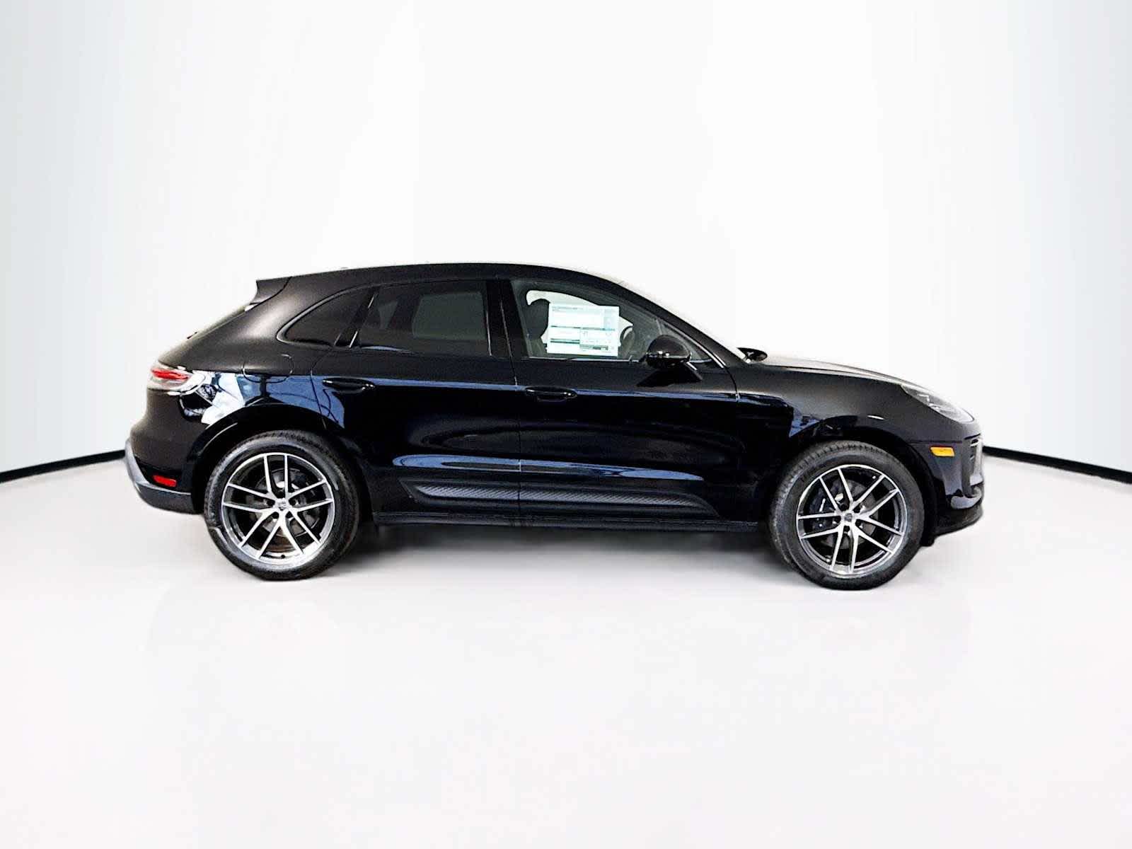 Thumbnail: 2026 Porsche Macan - 8