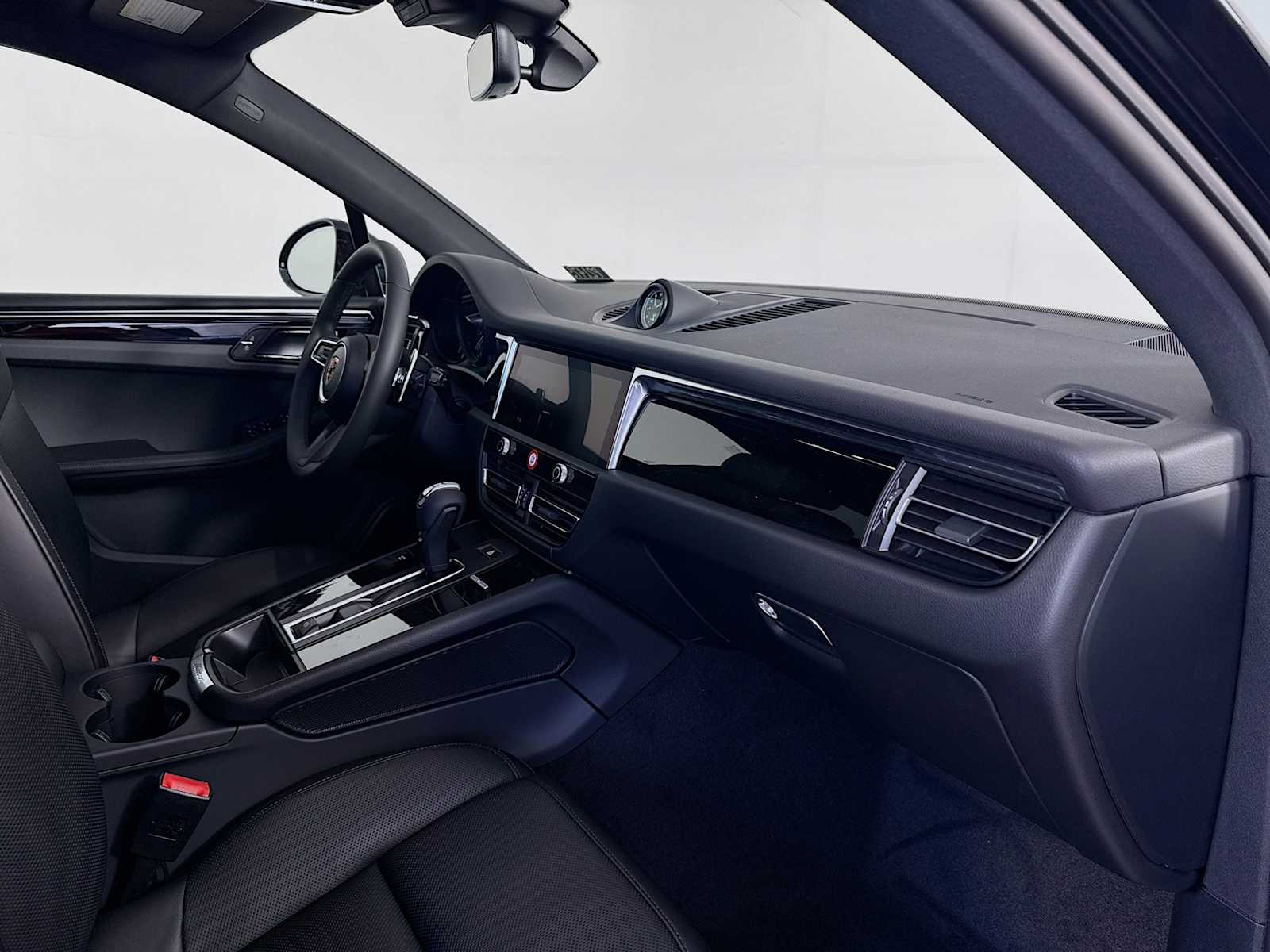 Thumbnail: 2026 Porsche Macan - 22