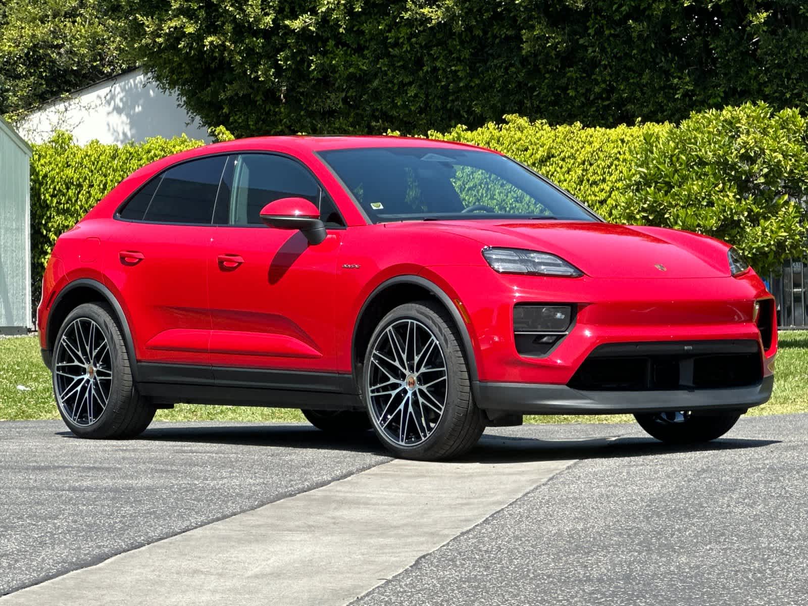 Thumbnail: 2026 Porsche Macan - 10