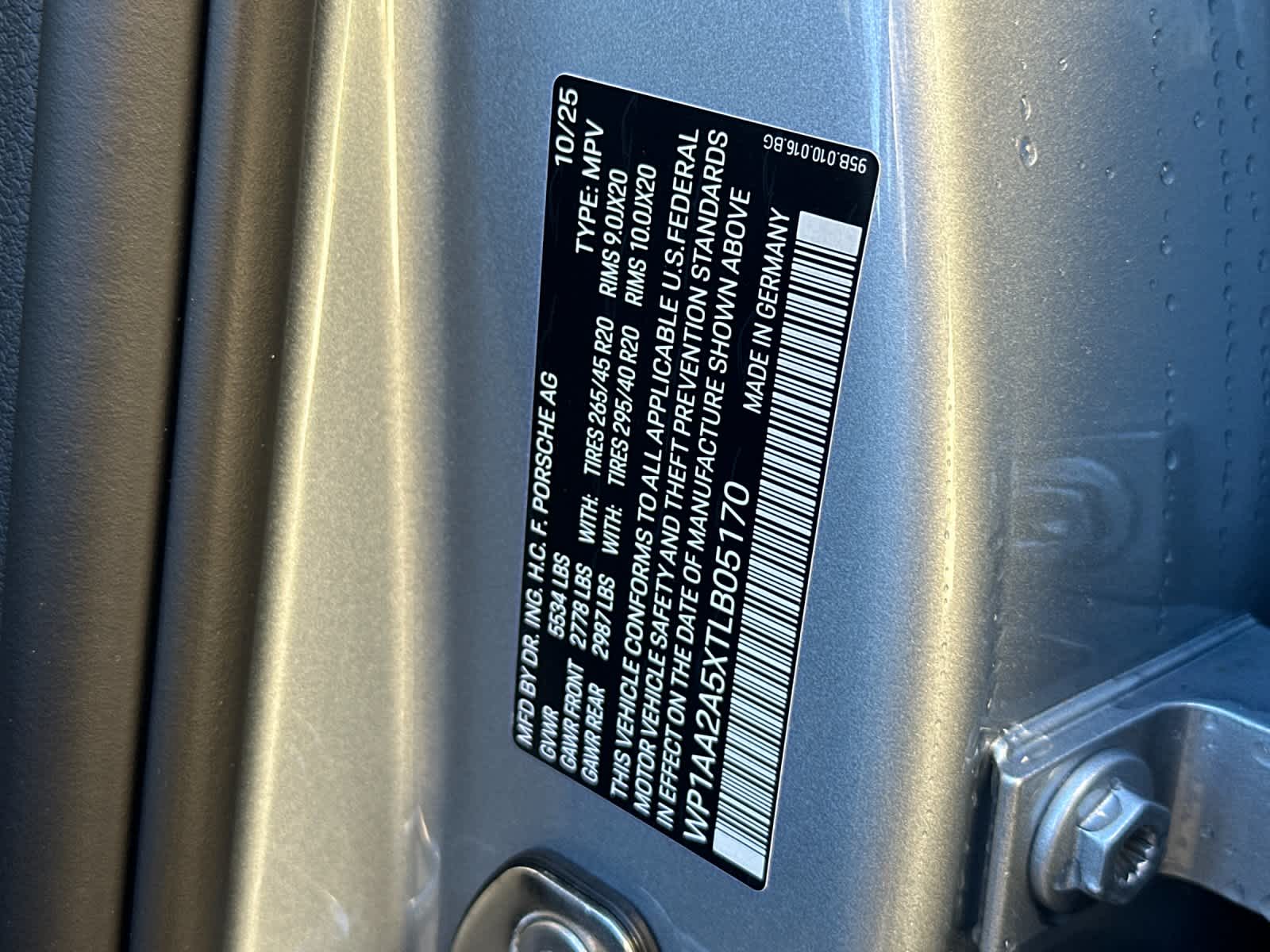 Thumbnail: 2026 Porsche Macan - 32