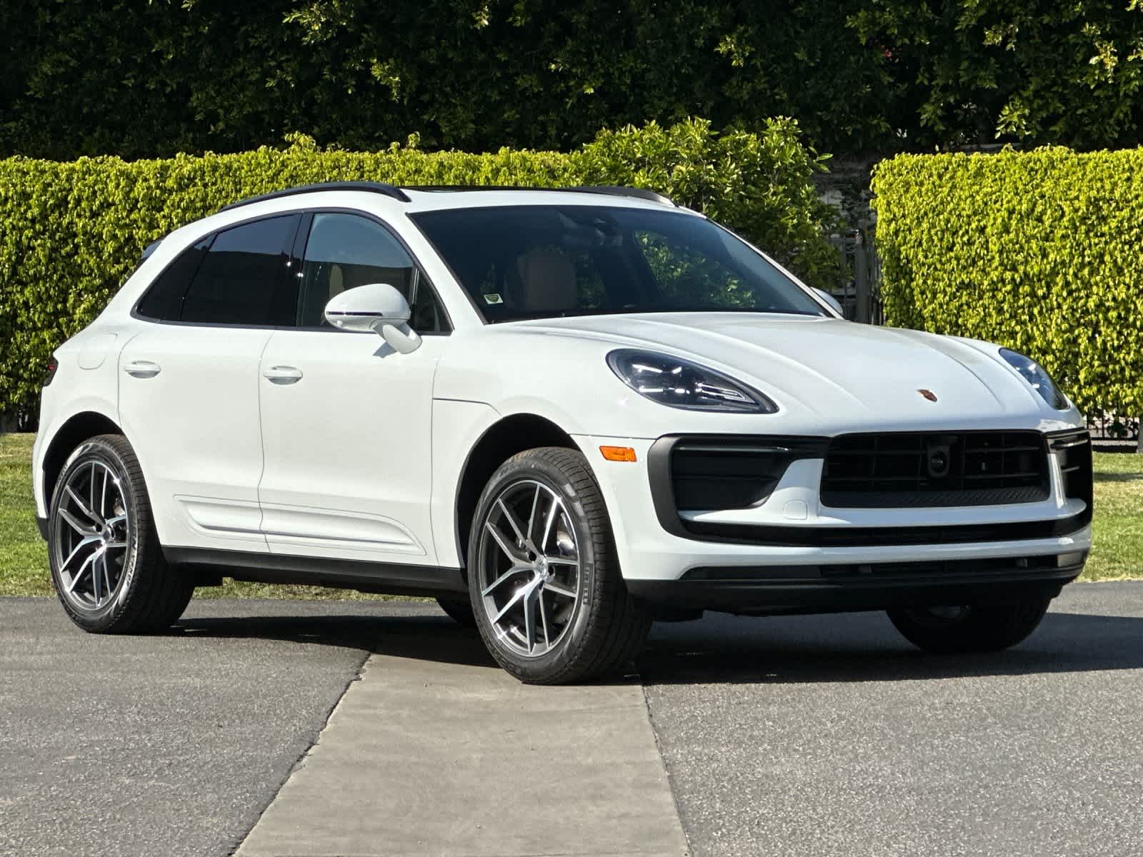 Thumbnail: 2026 Porsche Macan - 10