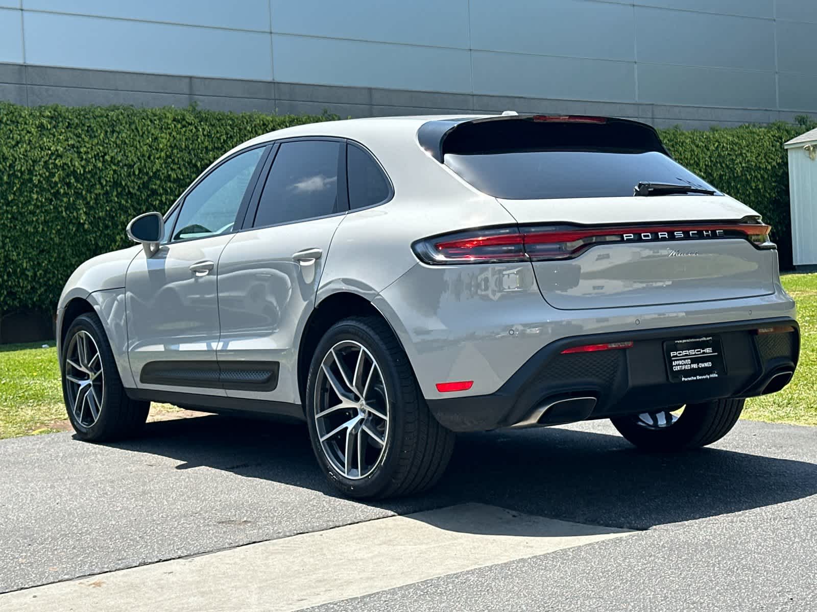 Thumbnail: 2025 Porsche Macan - 2