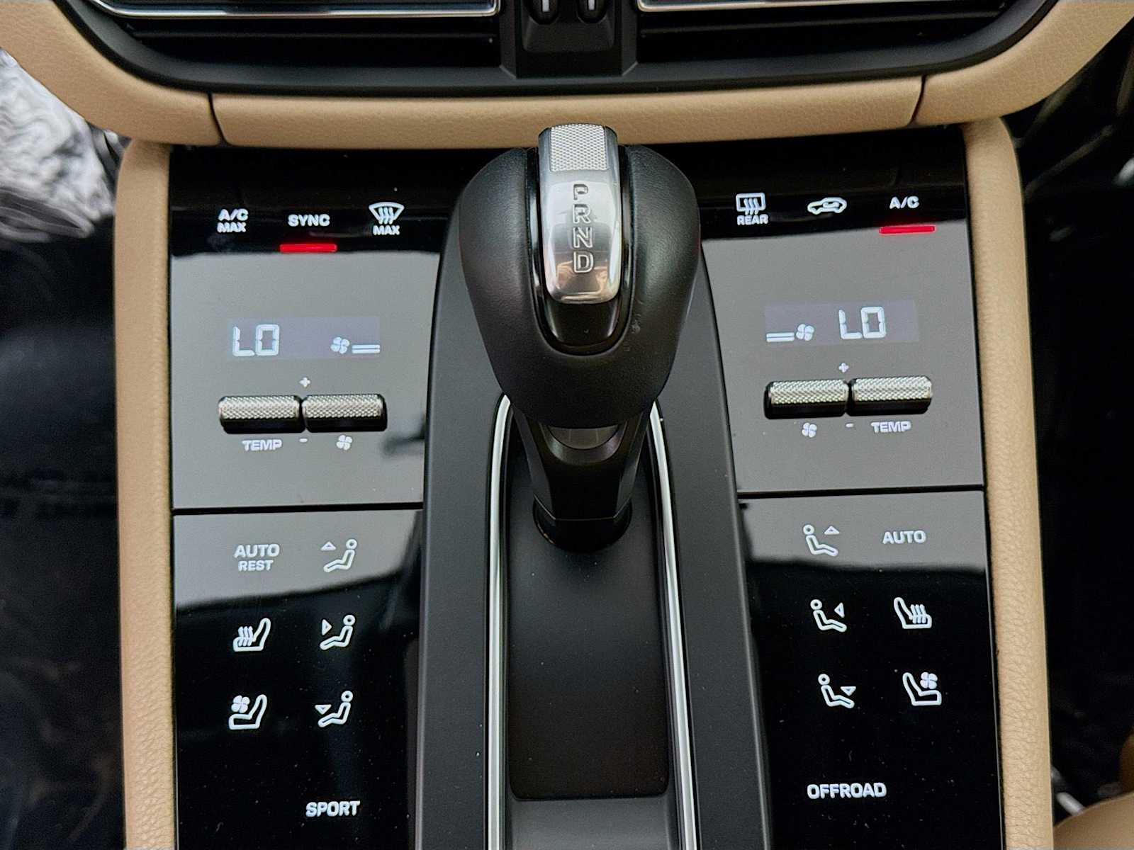 Thumbnail: 2022 Porsche Macan - 13