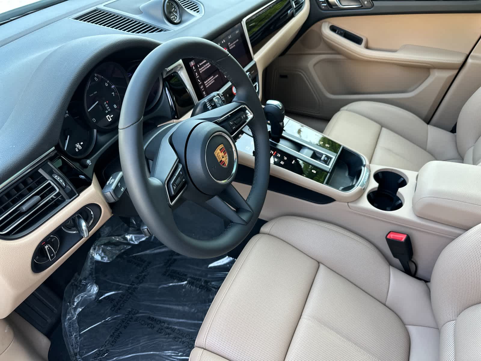 Thumbnail: 2026 Porsche Macan - 4