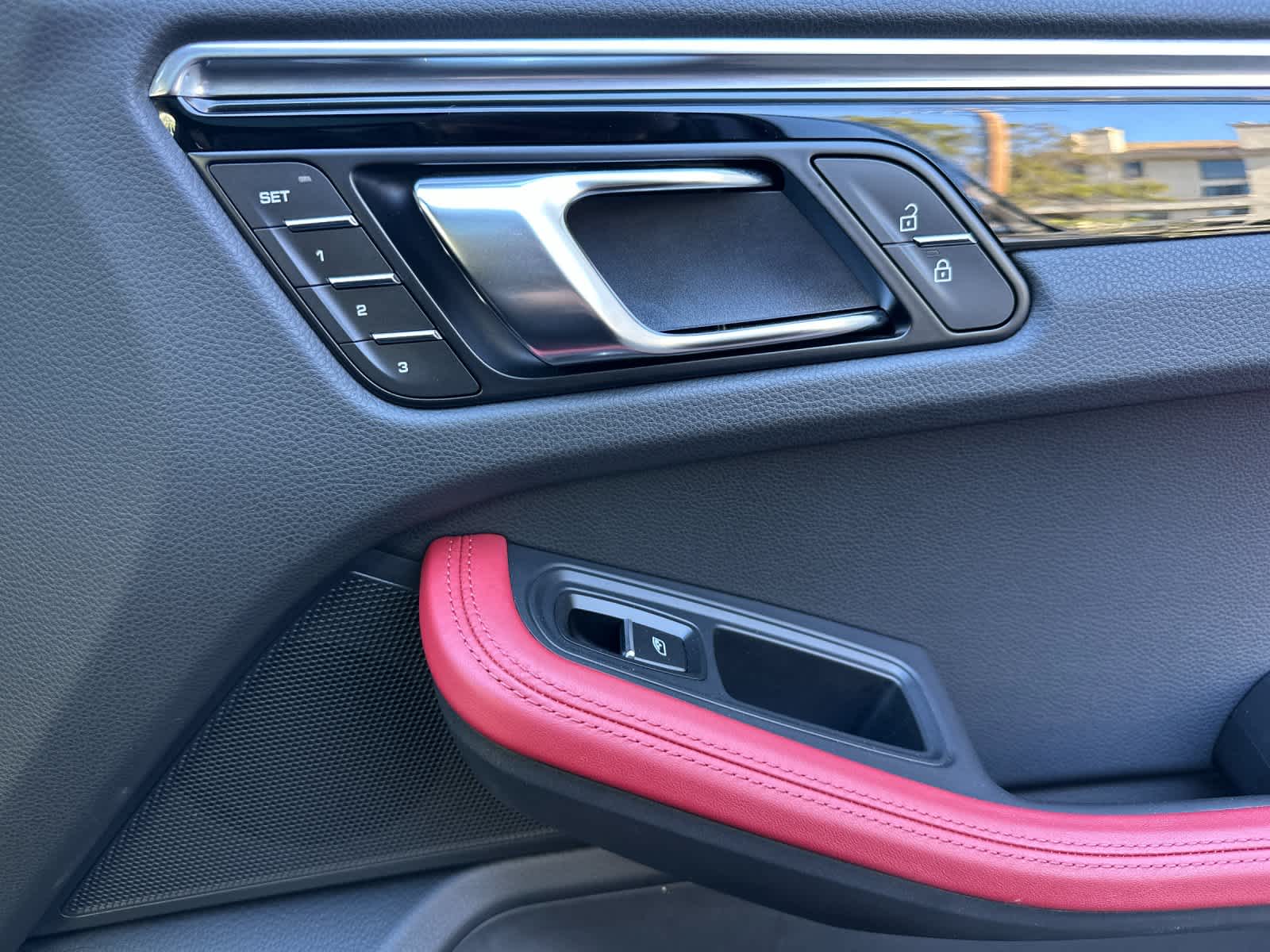 Thumbnail: 2025 Porsche Macan - 19