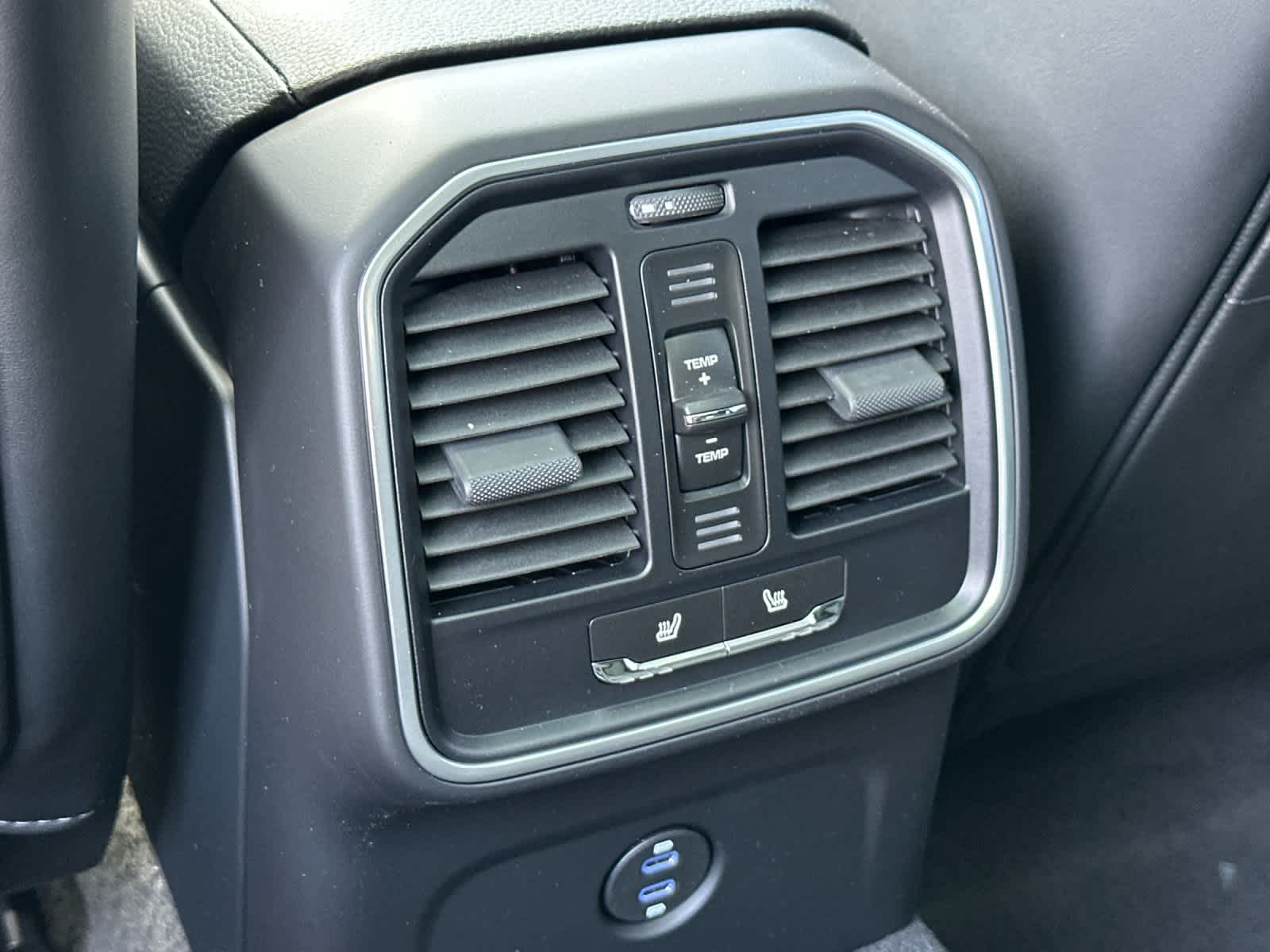 Thumbnail: 2026 Porsche Macan - 14