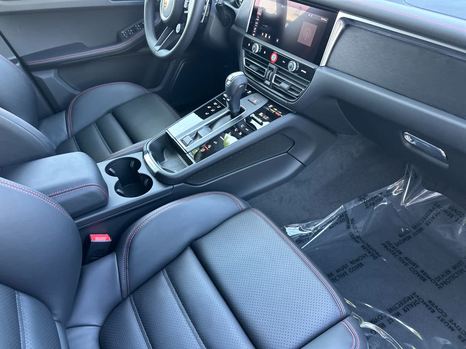 Thumbnail: 2026 Porsche Macan - 17